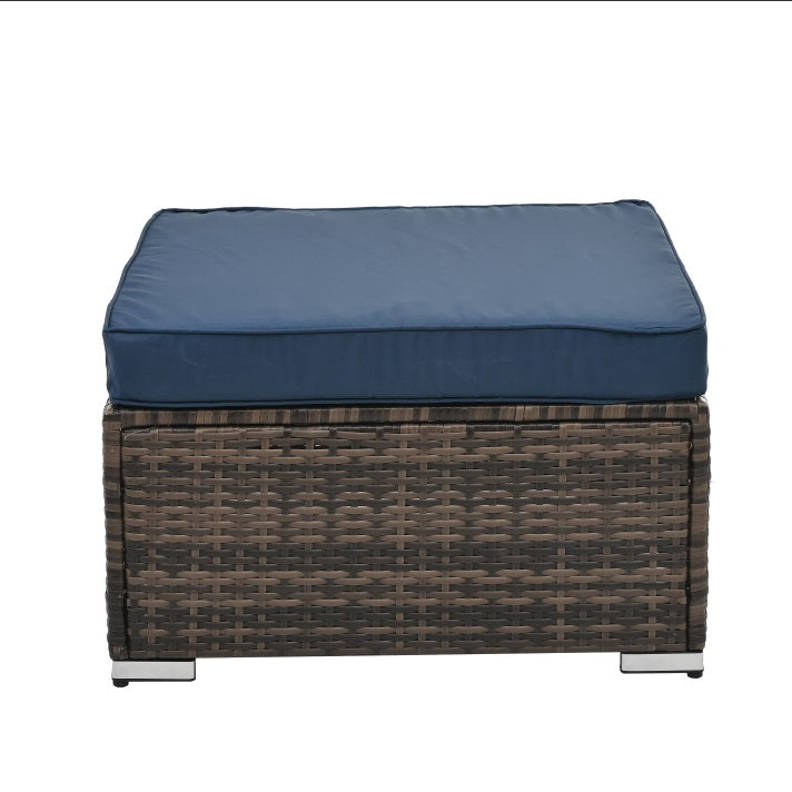 4- Piece PE Wicker Patio Furniture Set/ Tempered Glass Table